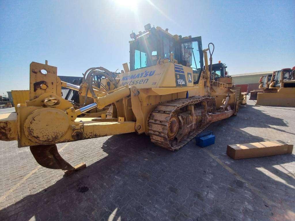 Komatsu D155A-6R (4pcs available for sale in Abu Dhabi) Foto 5