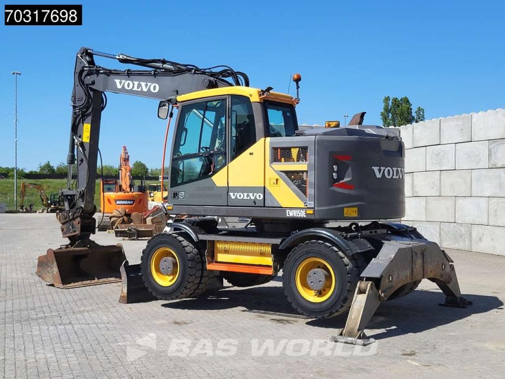 Volvo EWR150 E Outriggers + Blade Foto 3