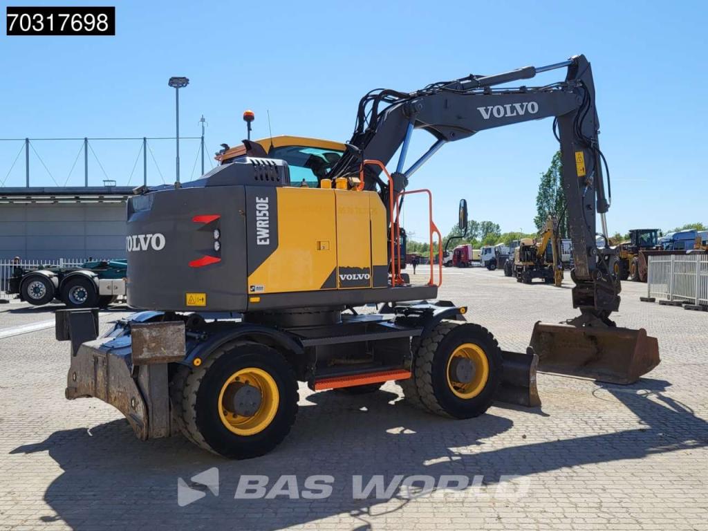 Volvo EWR150 E Outriggers + Blade Foto 8