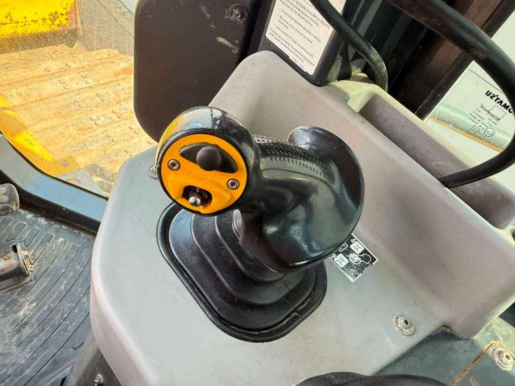 Komatsu D61PX-24 - Ripper Valve / Camera Foto 11