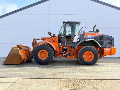 Hitachi ZW250-6 - CDC / 3rd Function / Auto Greasing