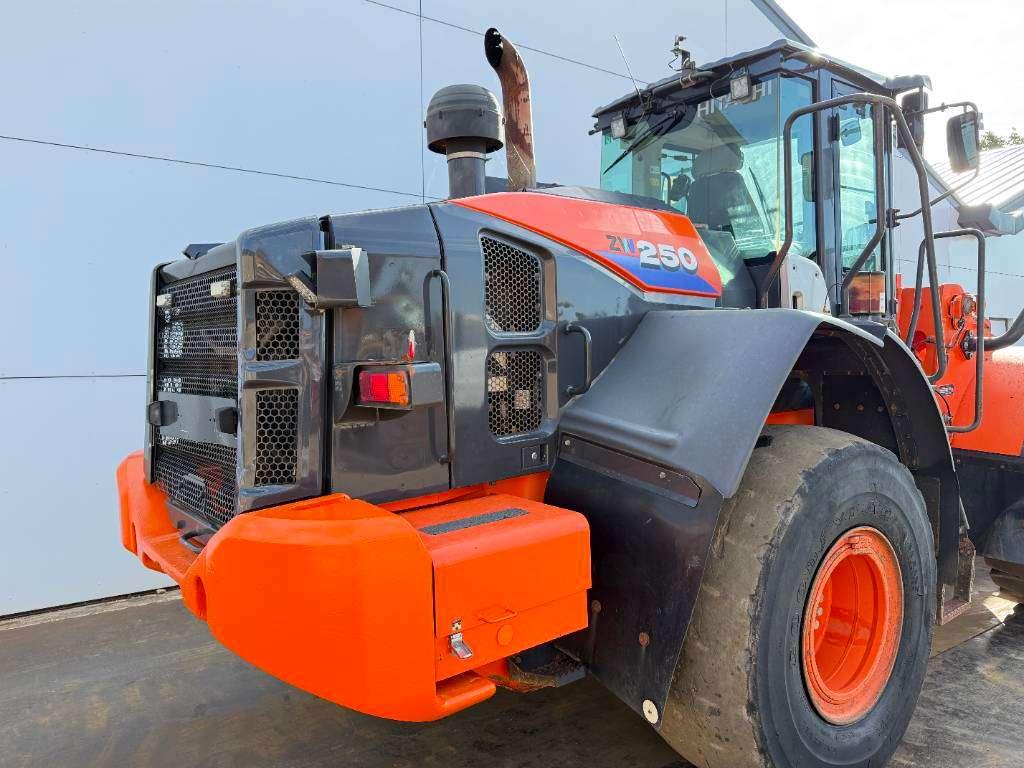 Hitachi ZW250-6 - CDC / 3rd Function / Auto Greasing Foto 21