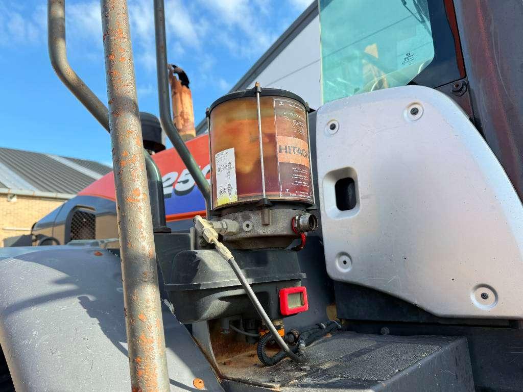 Hitachi ZW250-6 - CDC / 3rd Function / Auto Greasing Foto 26