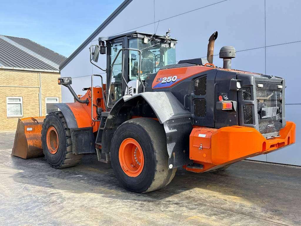 Hitachi ZW250-6 - CDC / 3rd Function / Auto Greasing Foto 3