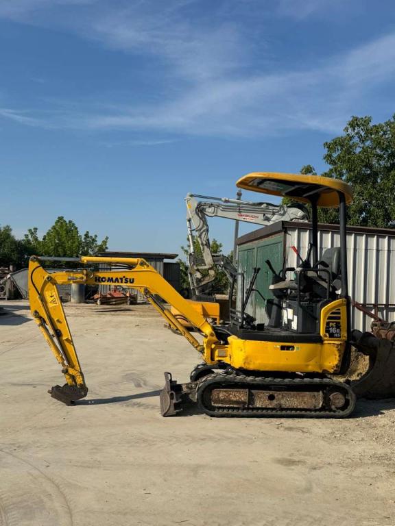 Komatsu PC16R-2 Foto 1