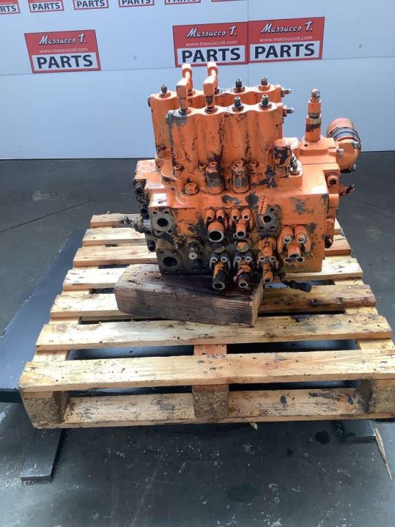 Distributore idraulico per Fiat Hitachi EX 235 Foto 1