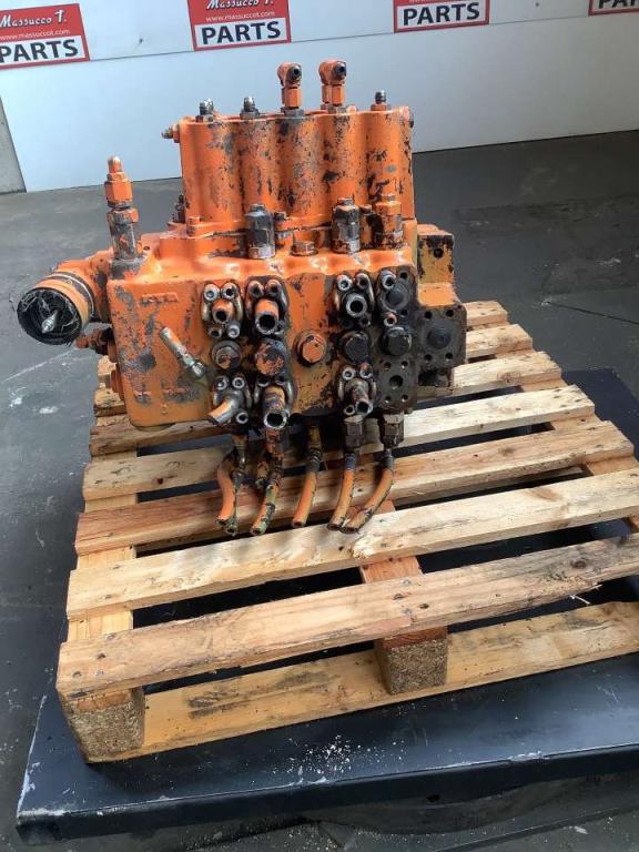 Distributore idraulico per Fiat Hitachi EX 235 Foto 2