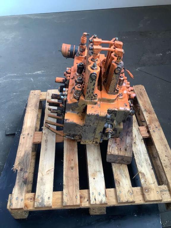 Distributore idraulico per Fiat Hitachi EX 235 Foto 4