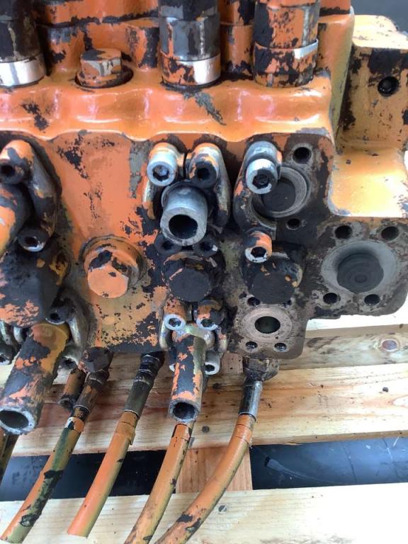 Distributore idraulico per Fiat Hitachi EX 235 Foto 5