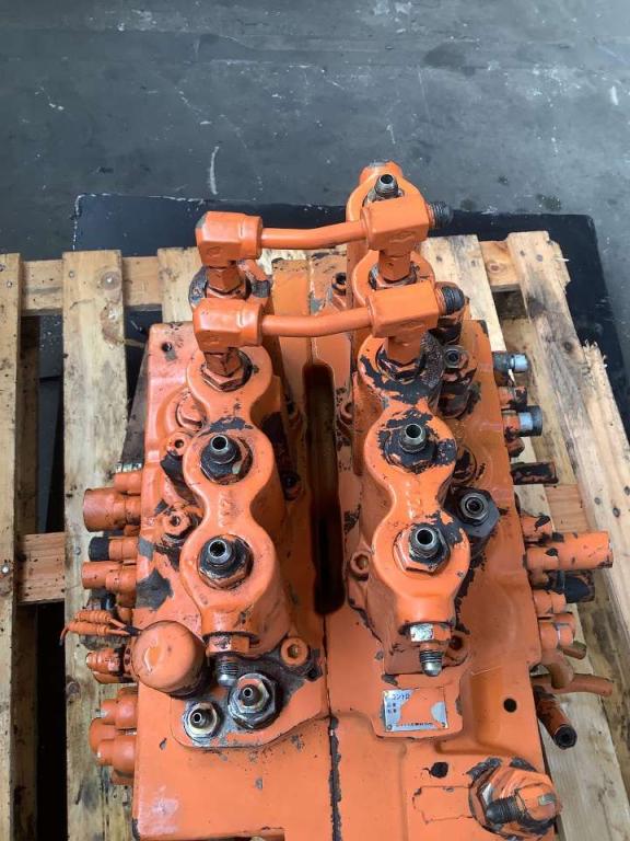 Distributore idraulico per Fiat Hitachi EX 235 Foto 6