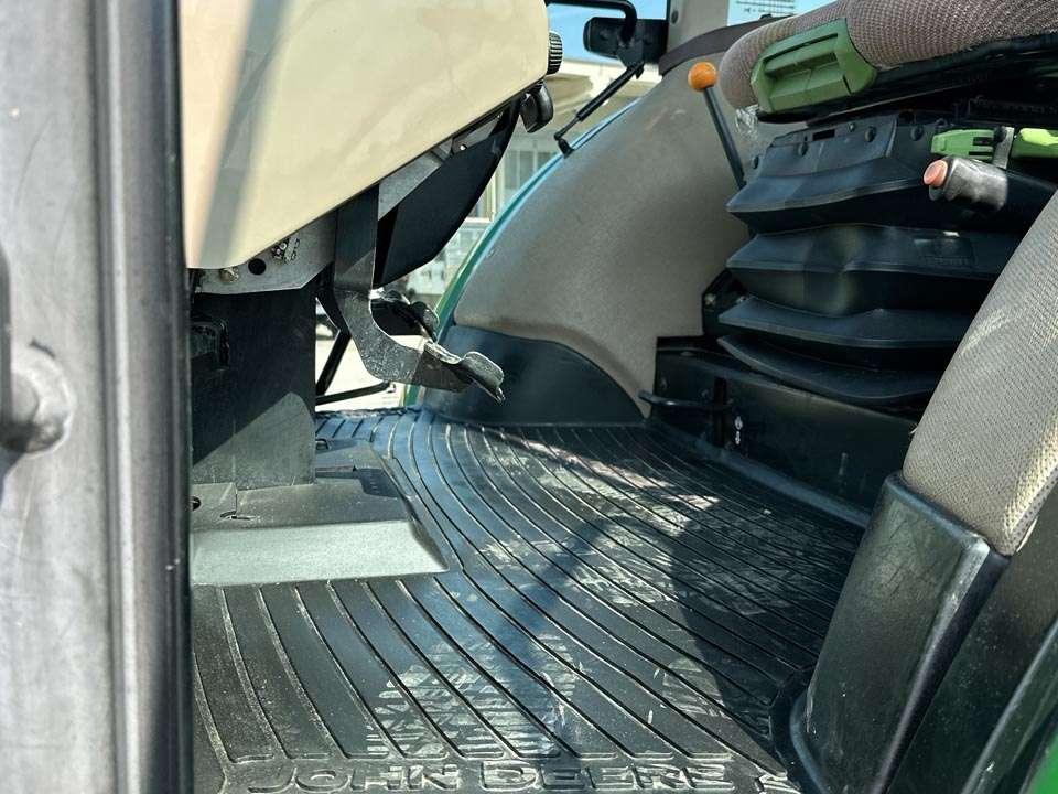 John Deere 6100D Foto 12