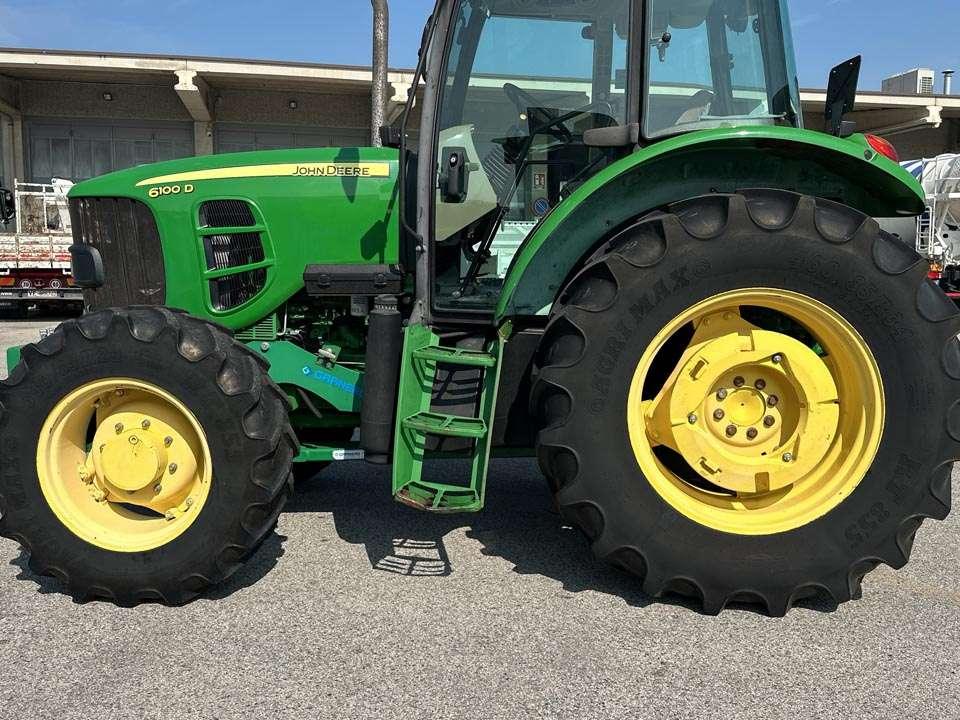 John Deere 6100D Foto 8