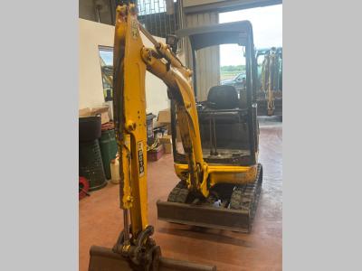 JCB 8016
