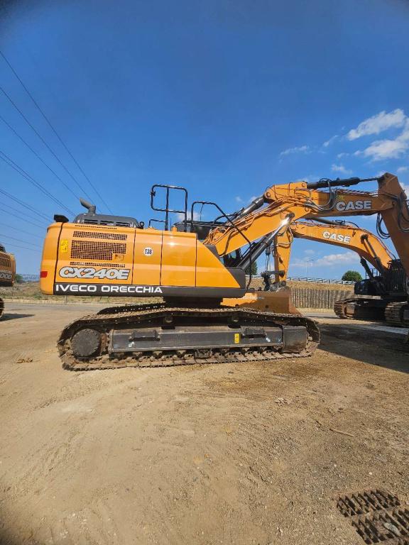 Case CX240E TRIPLICE Foto 1