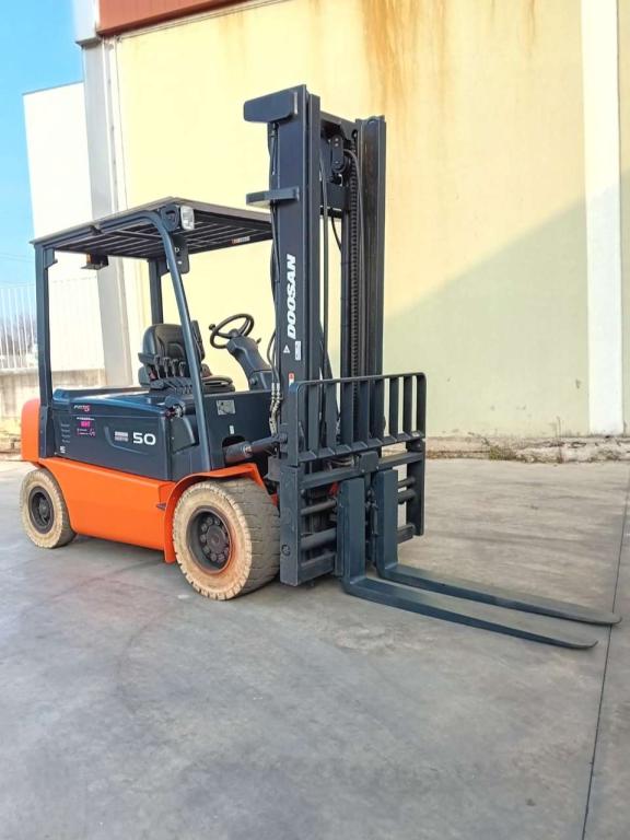 Doosan B50X-5 Foto 2