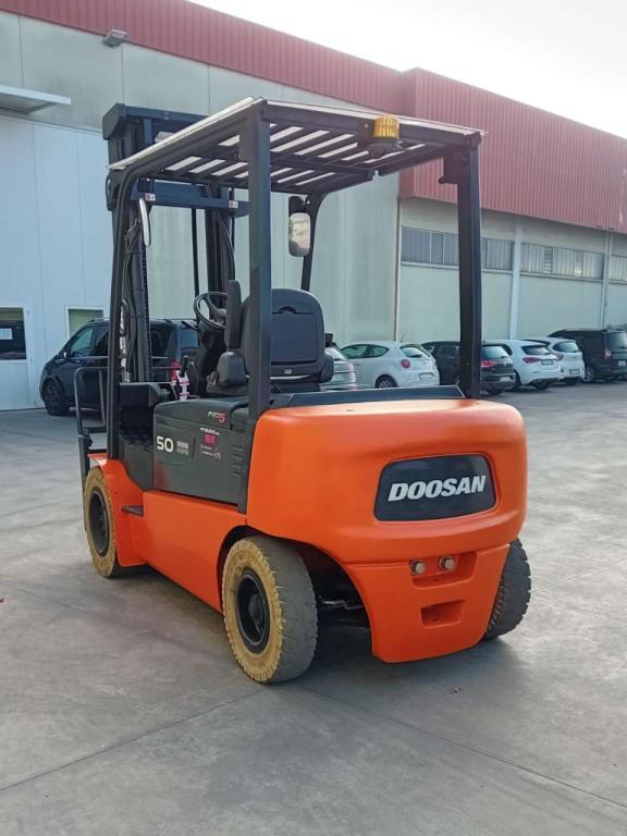 Doosan B50X-5 Foto 3