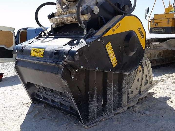 MB CRUSHER BF135.8 Foto 1