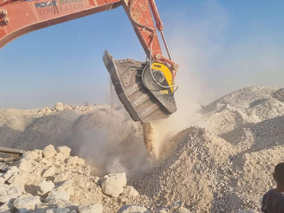 MB CRUSHER BF135.8 Foto 2