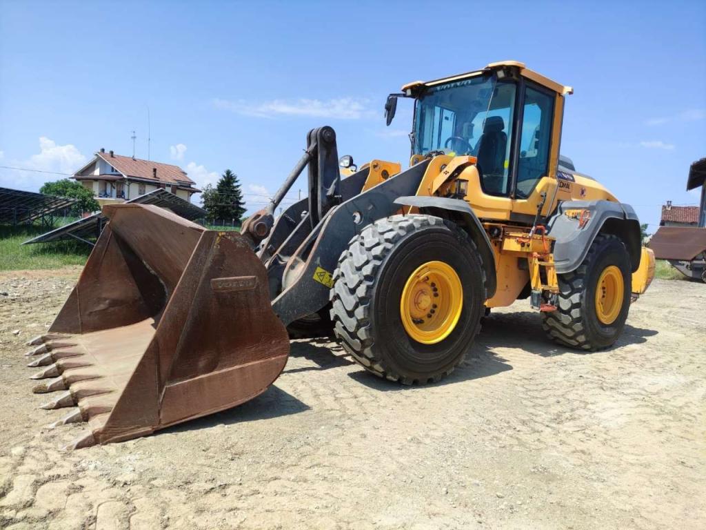 Volvo L120H Foto 1