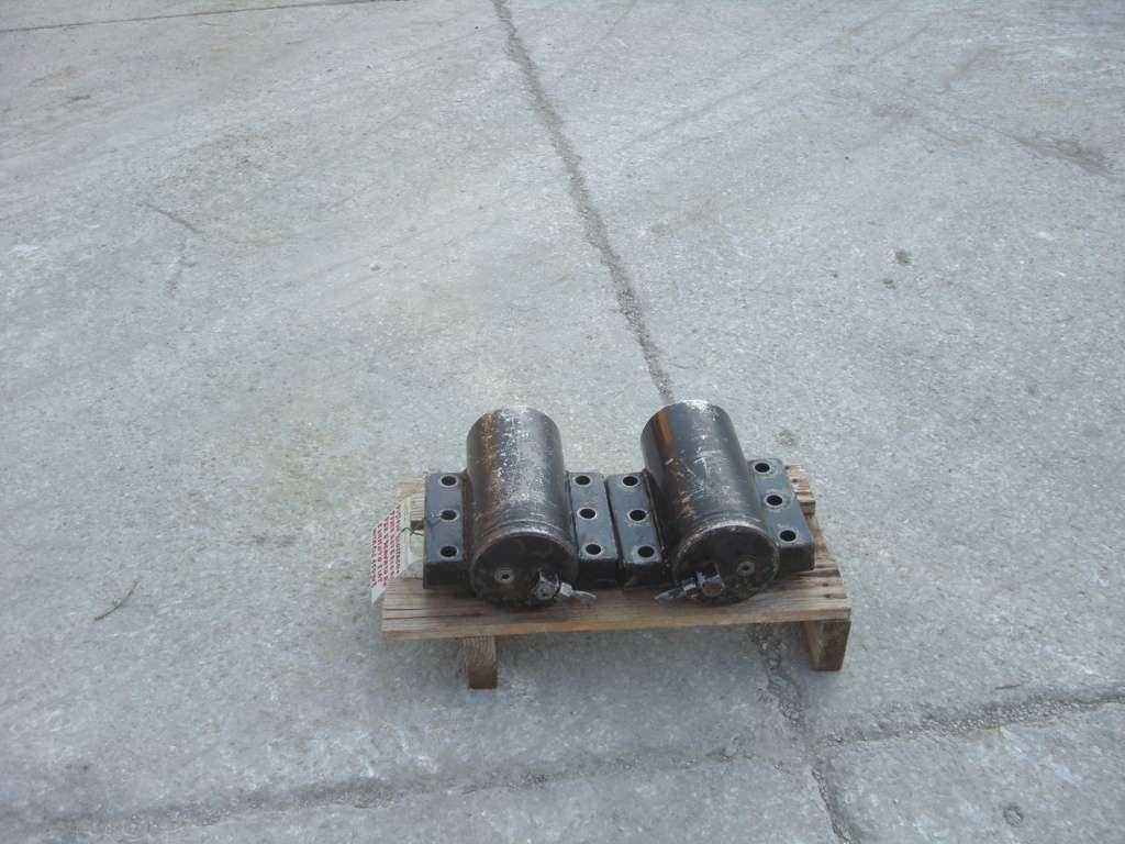 PISTONI BLOCCAGGIO PONTE ANTERIORE per Fiat Hitachi 150W3 Foto 3