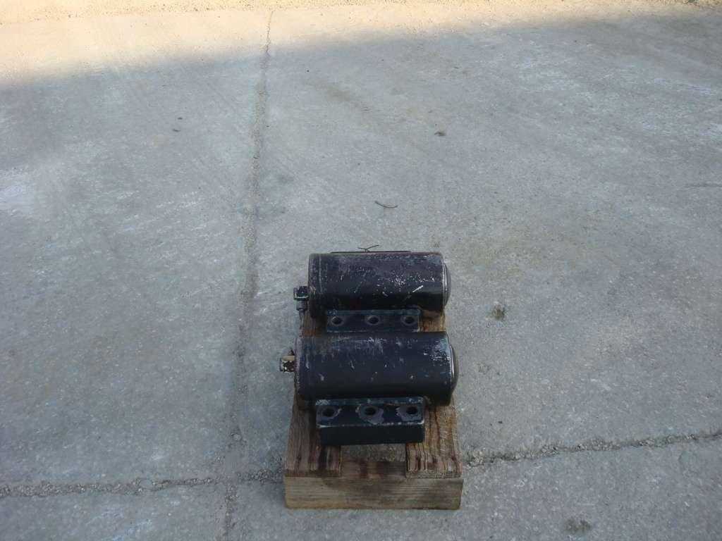 PISTONI BLOCCAGGIO PONTE ANTERIORE per Fiat Hitachi 150W3 Foto 4