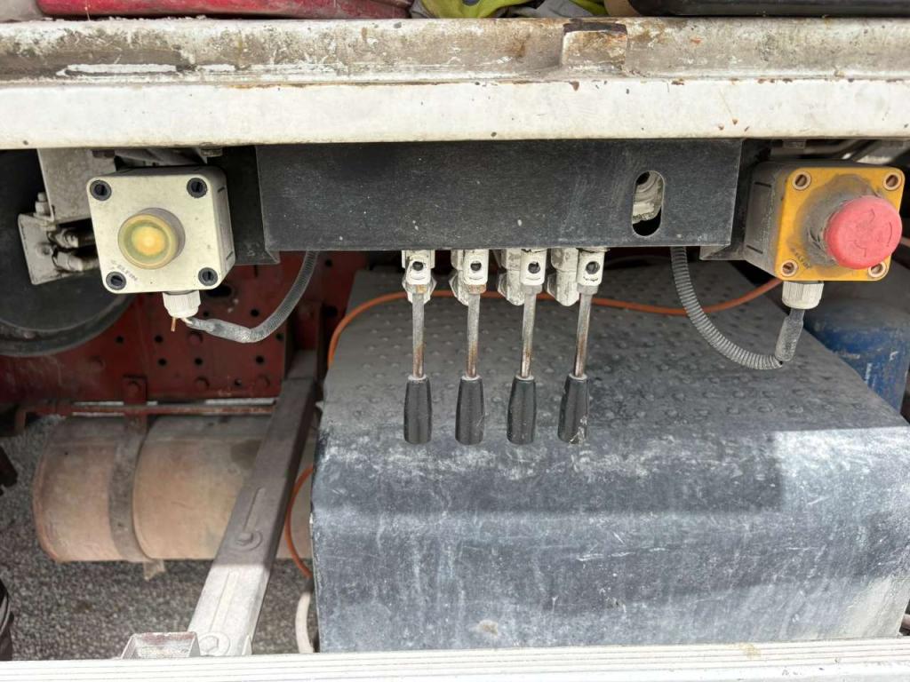 Iveco 330.30 POMPA CIFA 36 metri Foto 13