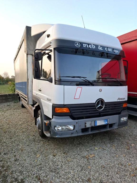 Mercedes-Benz 1023 Foto 2