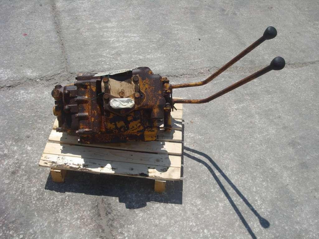 Distributore idraulico per Fiat Allis FL10B Foto 1
