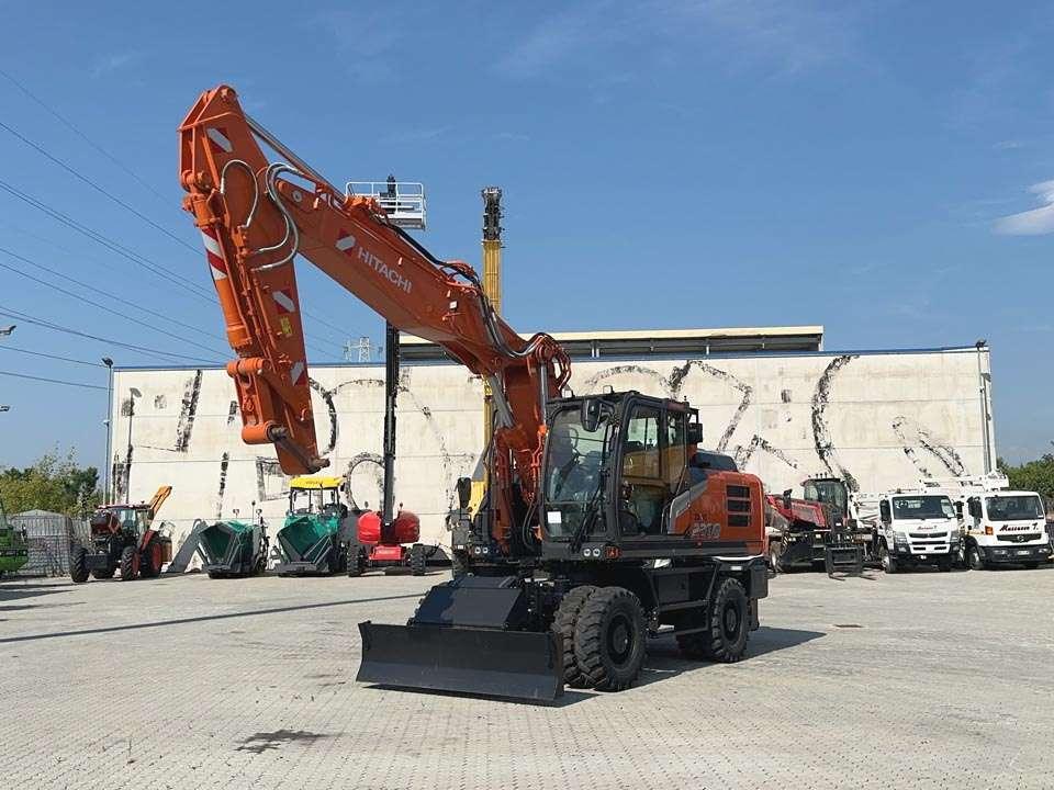 Hitachi ZX220W-7 Foto 1