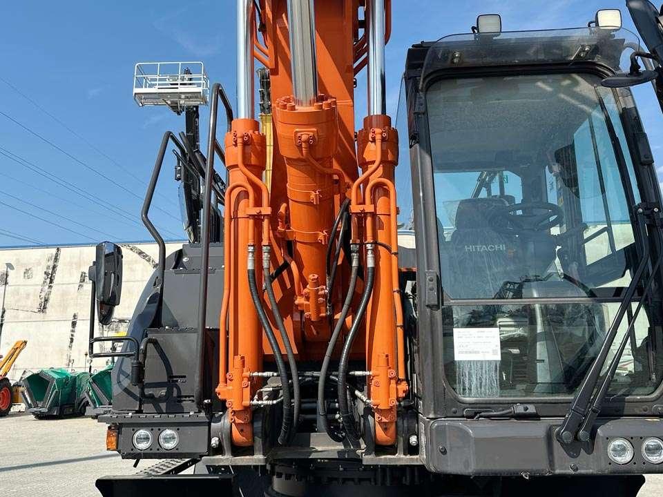 Hitachi ZX220W-7 Foto 10