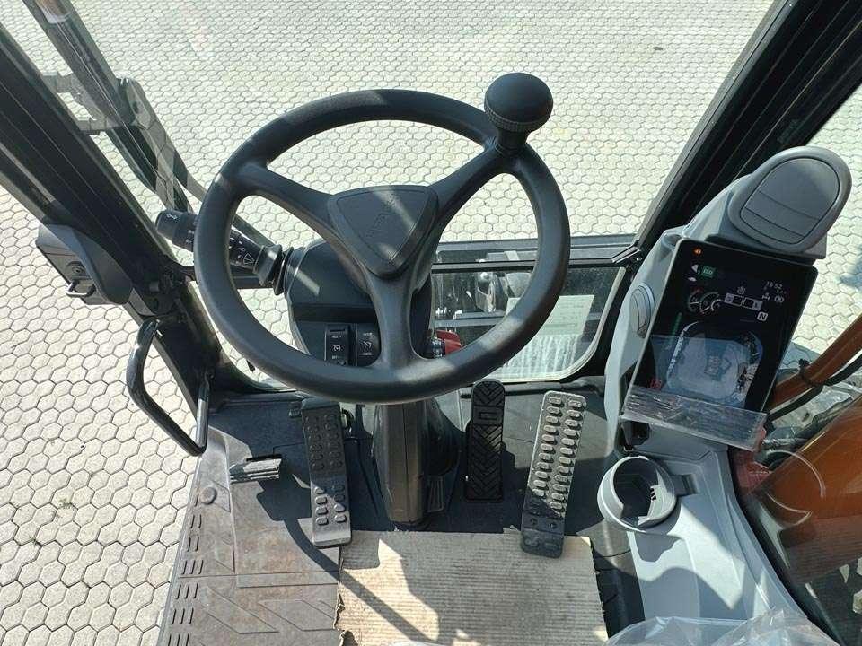 Hitachi ZX220W-7 Foto 22