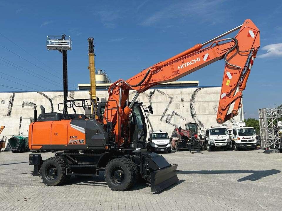 Hitachi ZX220W-7 Foto 23