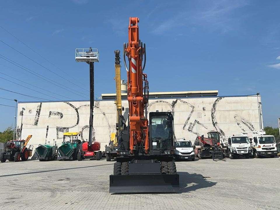 Hitachi ZX220W-7 Foto 24
