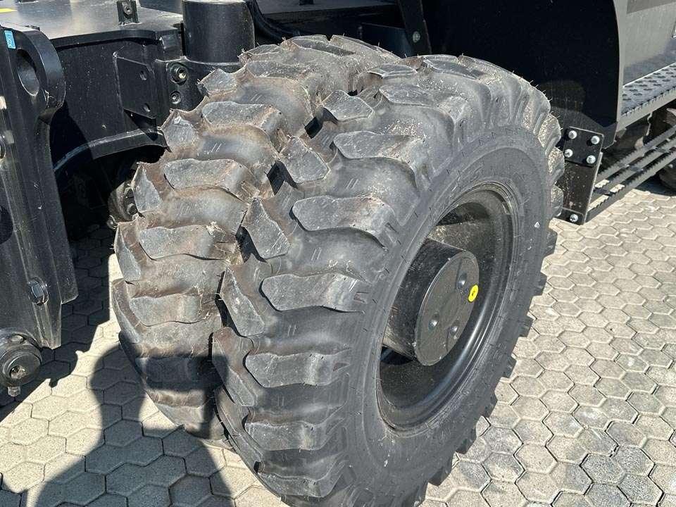 Hitachi ZX220W-7 Foto 7