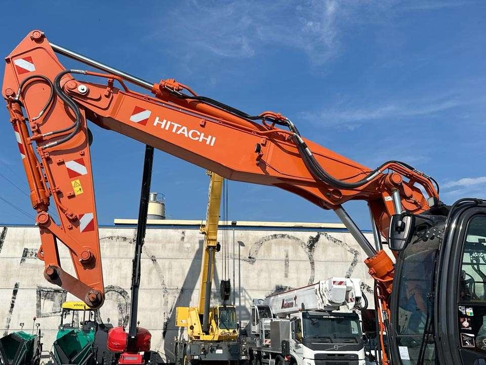 Hitachi ZX220W-7 Foto 9