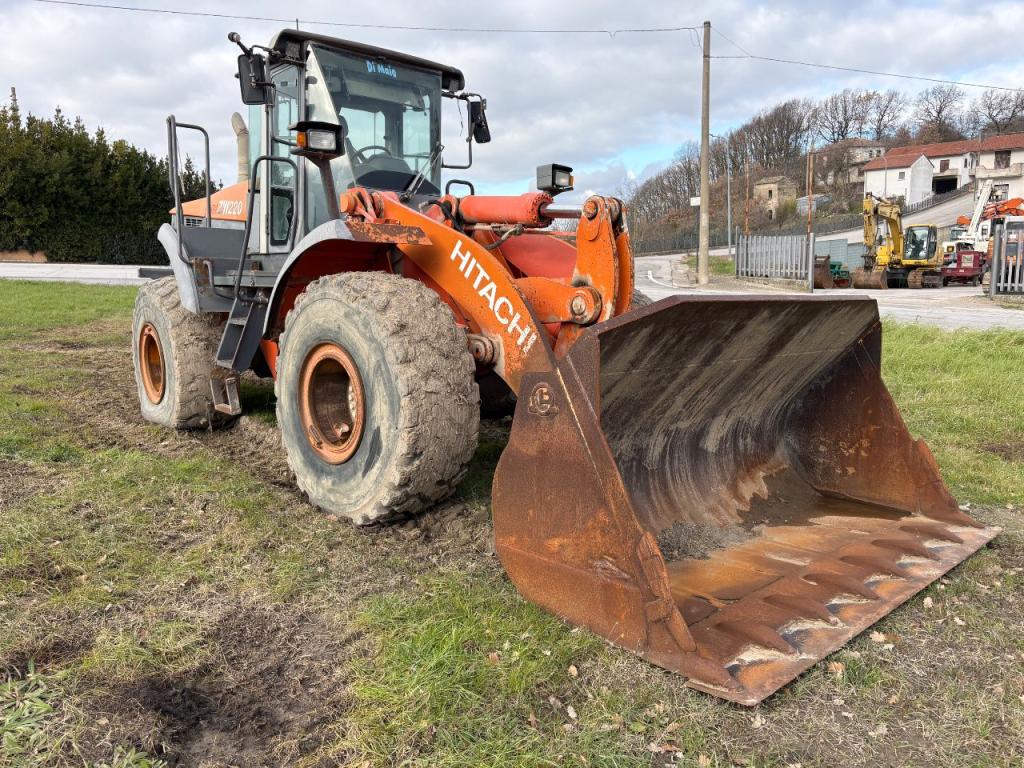 Hitachi ZW220 Foto 8