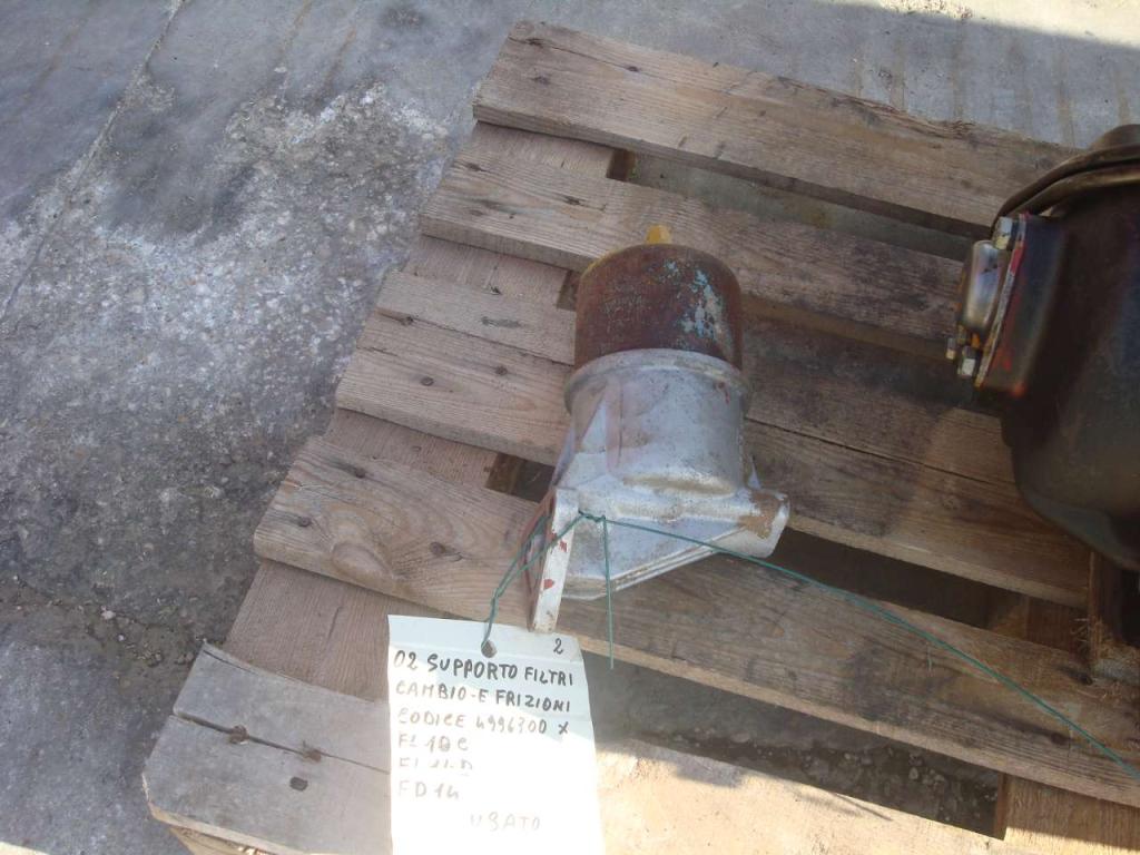 Supporto per filtro per Fiat Allis FD14-FL14D E FL10C Foto 2
