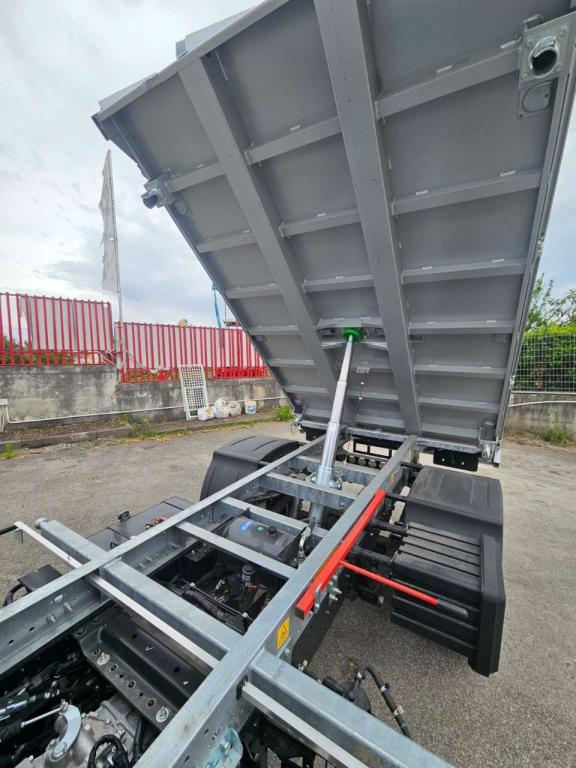 Isuzu M27 NEW GENERATION Foto 10