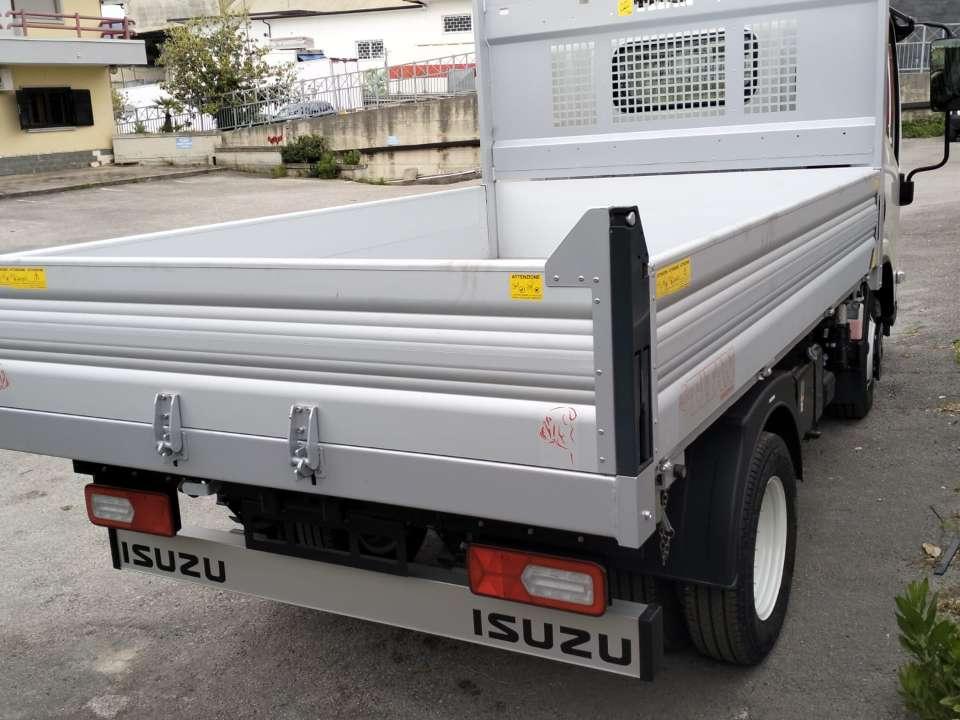 Isuzu M27 NEW GENERATION Foto 3