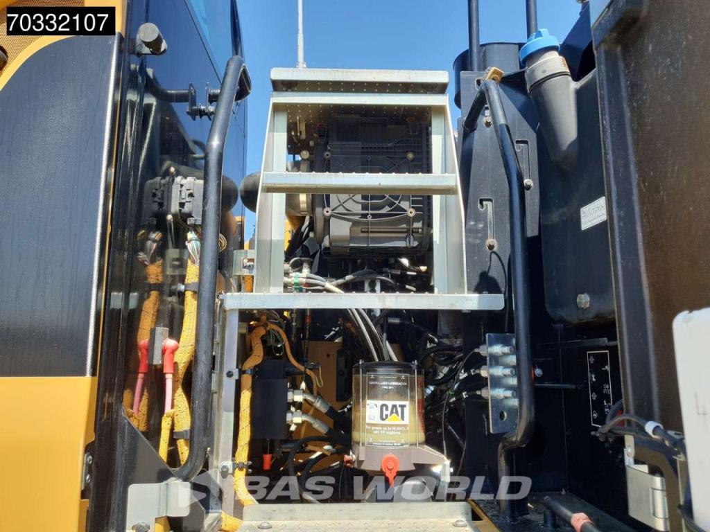 Caterpillar M322 F OUTRIGGERS + BLADE Foto 19