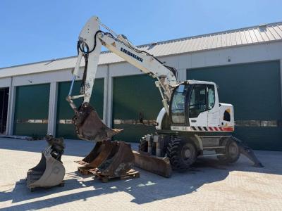 Liebherr A914 Compact Outriggers // Quick Coupler // 5x attachment Foto 1