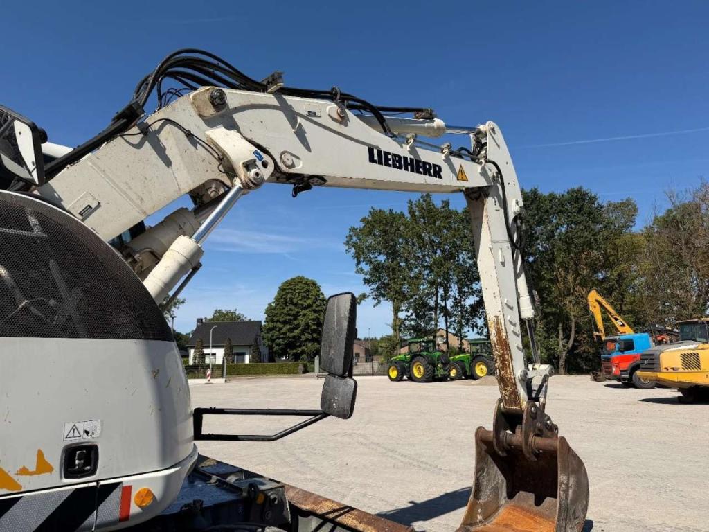 Liebherr A914 Compact Outriggers // Quick Coupler // 5x attachment Foto 13