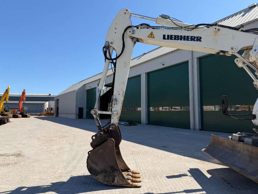Liebherr A914 Compact Outriggers // Quick Coupler // 5x attachment Foto 16