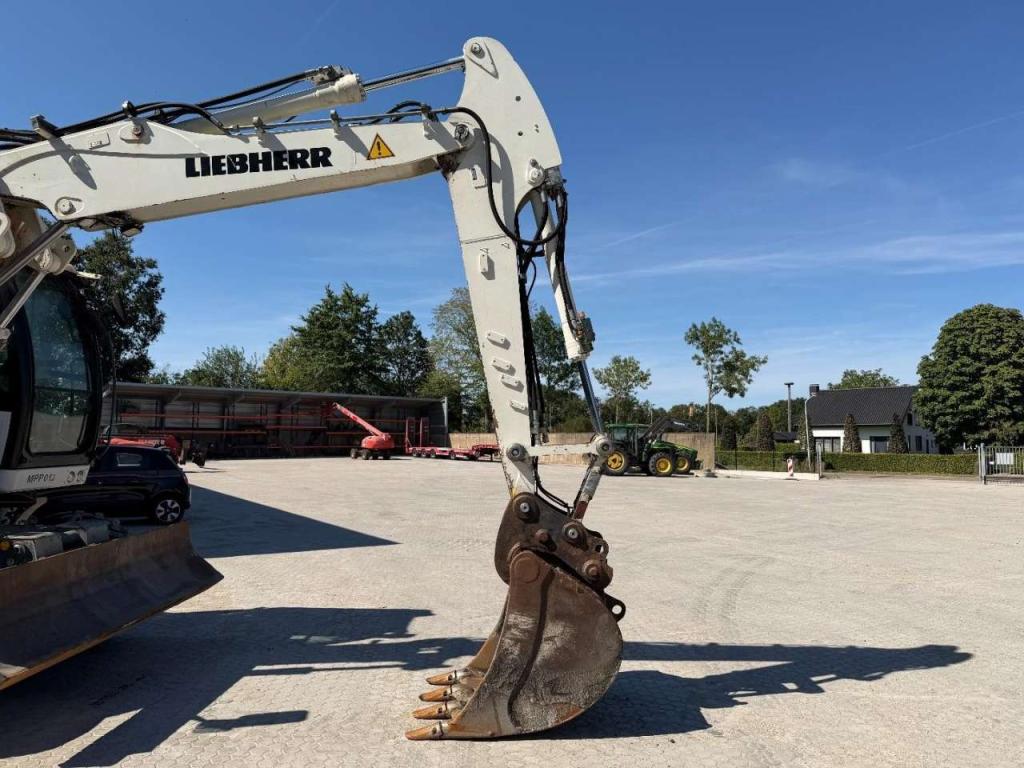 Liebherr A914 Compact Outriggers // Quick Coupler // 5x attachment Foto 17