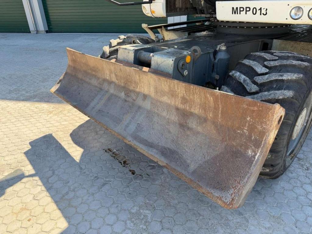Liebherr A914 Compact Outriggers // Quick Coupler // 5x attachment Foto 26
