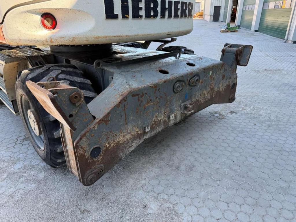Liebherr A914 Compact Outriggers // Quick Coupler // 5x attachment Foto 27