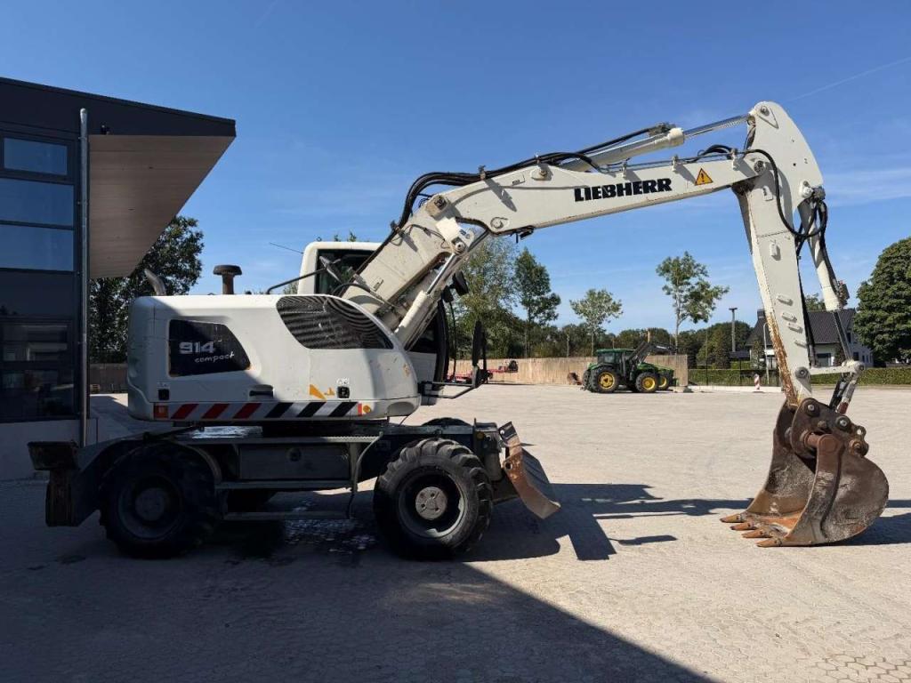 Liebherr A914 Compact Outriggers // Quick Coupler // 5x attachment Foto 5