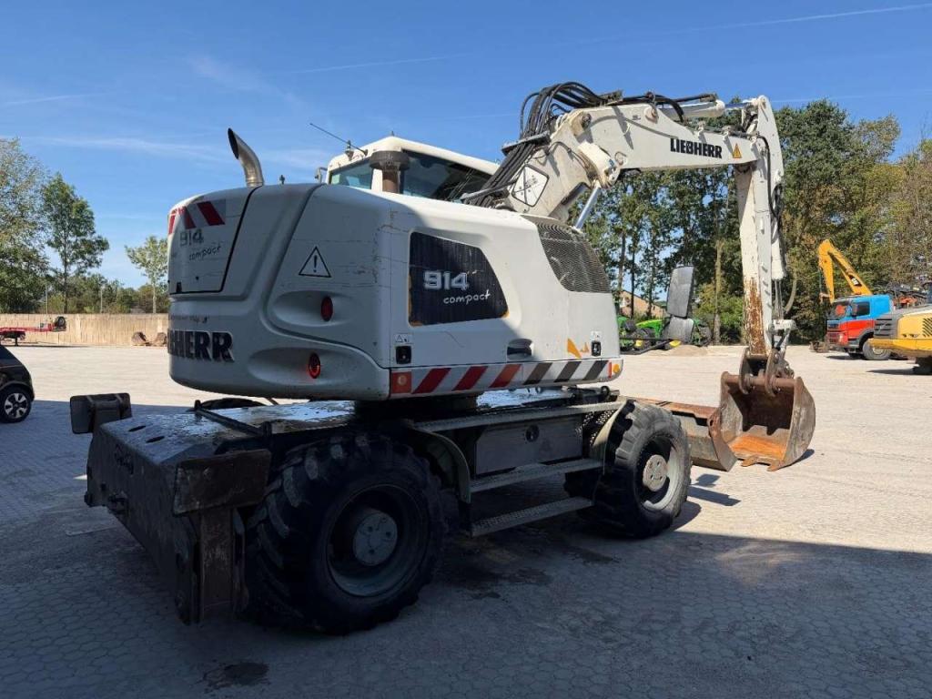 Liebherr A914 Compact Outriggers // Quick Coupler // 5x attachment Foto 6