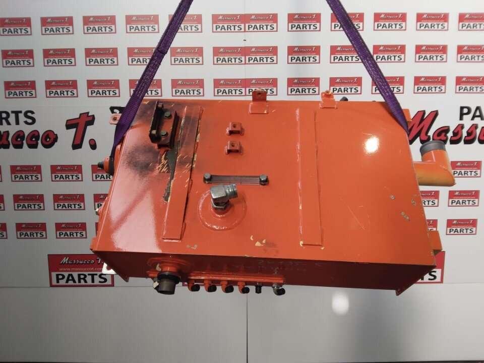 Serbatoio acqua per Hitachi ZX135-5 Foto 1