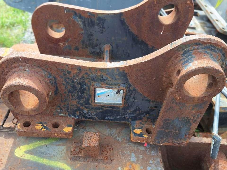 pin-on for 25-32 ton excavators Attachment plate Foto 1